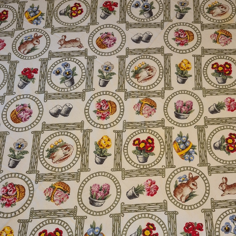 Wilton Court Round 62" Easter Bunny Tablecloth Floral Table linens